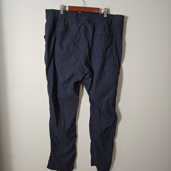Duluth Trading Co Women's Size 18x29 Dry on the Fly Slim Leg Pants Navy Roll Hem - Picture 5 of 13